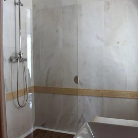 Breathtaking With Infinity Pool Over The Sea Villa Praia Da Luz