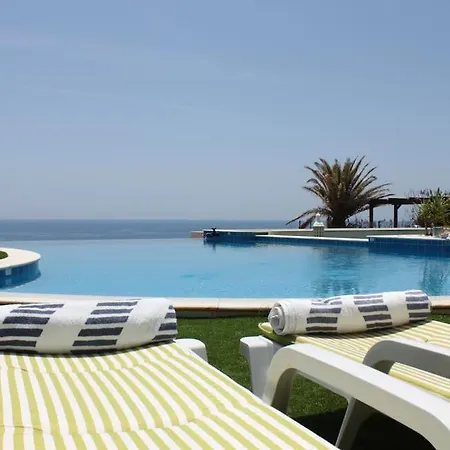 Breathtaking With Infinity Pool Over The Sea Villa Praia Da Luz