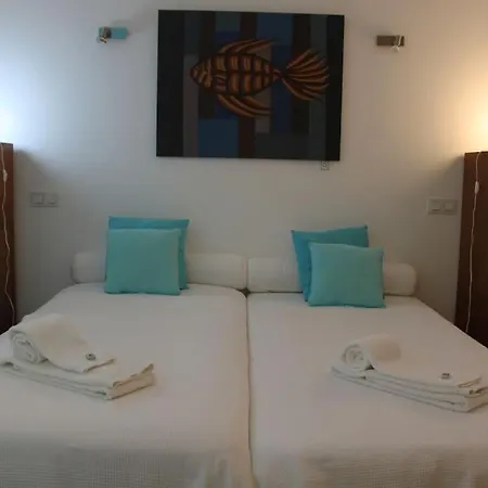 Villa Breathtaking With Infinity Pool Over The Sea