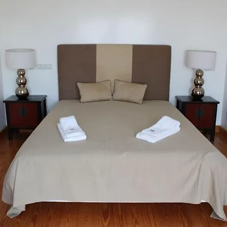 Breathtaking With Infinity Pool Over The Sea Villa Praia Da Luz