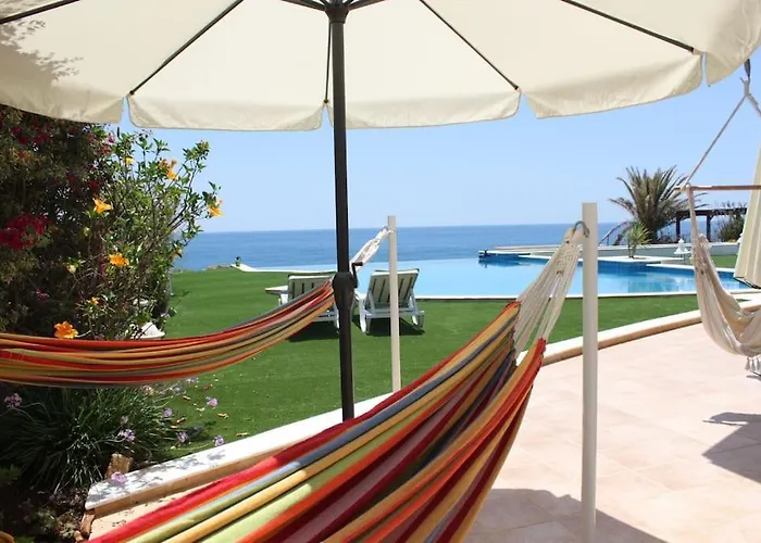 Breathtaking With Infinity Pool Over The Sea Vila *