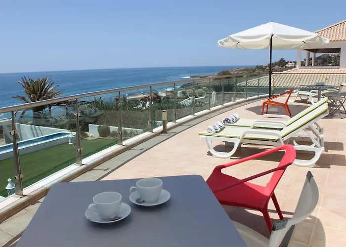 Breathtaking With Infinity Pool Over The Sea Vila *