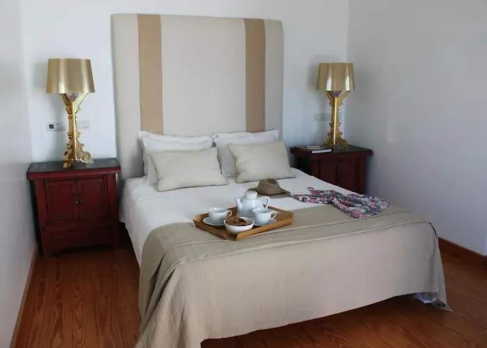 Breathtaking With Infinity Pool Over The Sea Luz