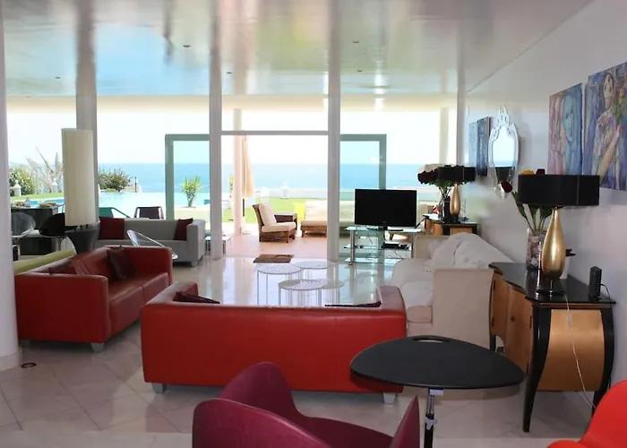 Vila Breathtaking With Infinity Pool Over The Sea *