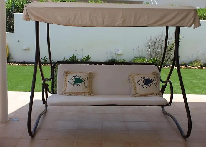 Breathtaking With Infinity Pool Over The Sea *