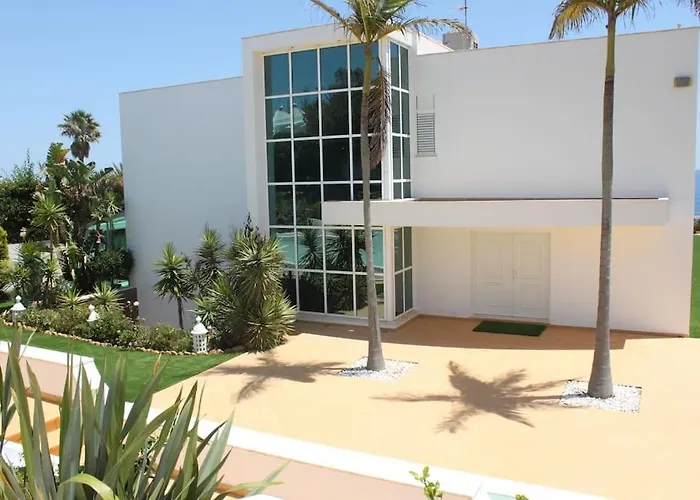 Vila Breathtaking With Infinity Pool Over The Sea