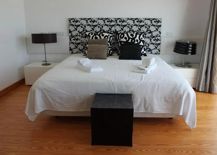 Breathtaking With Infinity Pool Over The Sea Vila