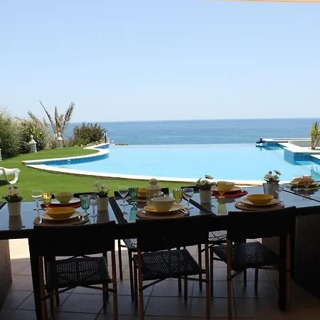 Breathtaking With Infinity Pool Over The Sea Вилла *