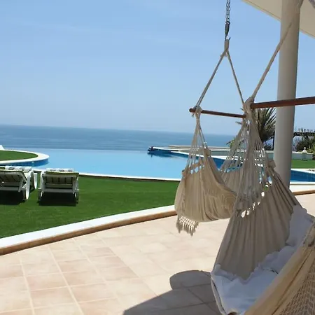Breathtaking With Infinity Pool Over The Sea Вилла Praia Da Luz