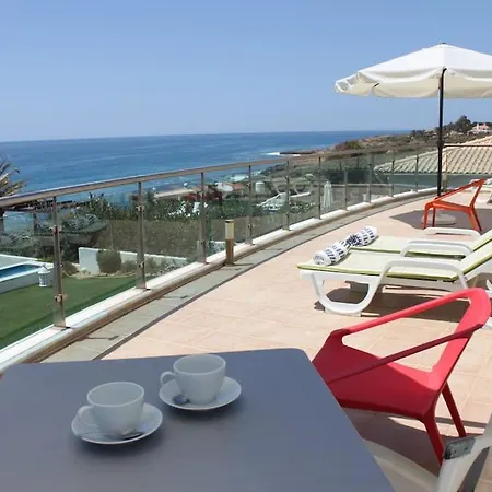 Breathtaking With Infinity Pool Over The Sea Вилла *
