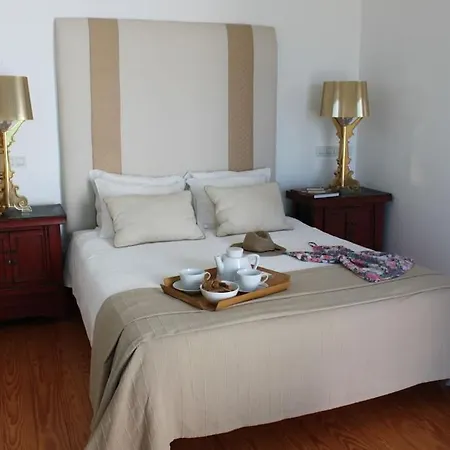 Breathtaking With Infinity Pool Over The Sea Luz