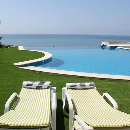 Breathtaking With Infinity Pool Over The Sea Вилла