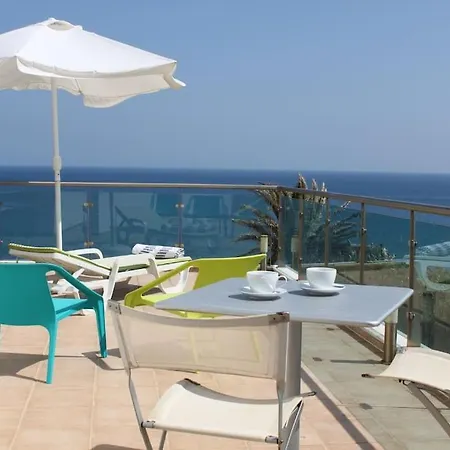 Breathtaking With Infinity Pool Over The Sea Villa Luz