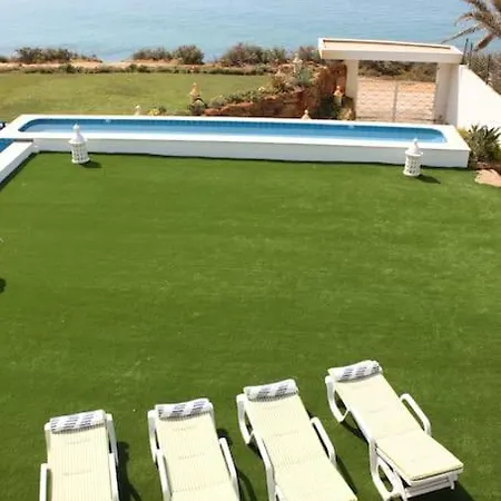 Villa Breathtaking With Infinity Pool Over The Sea