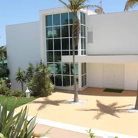Vila Breathtaking With Infinity Pool Over The Sea