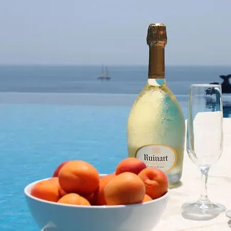 Villa Breathtaking With Infinity Pool Over The Sea