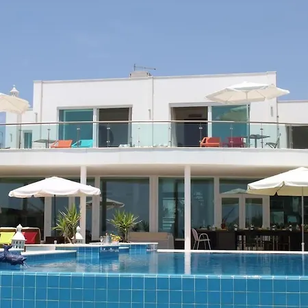 Breathtaking With Infinity Pool Over The Sea Villa