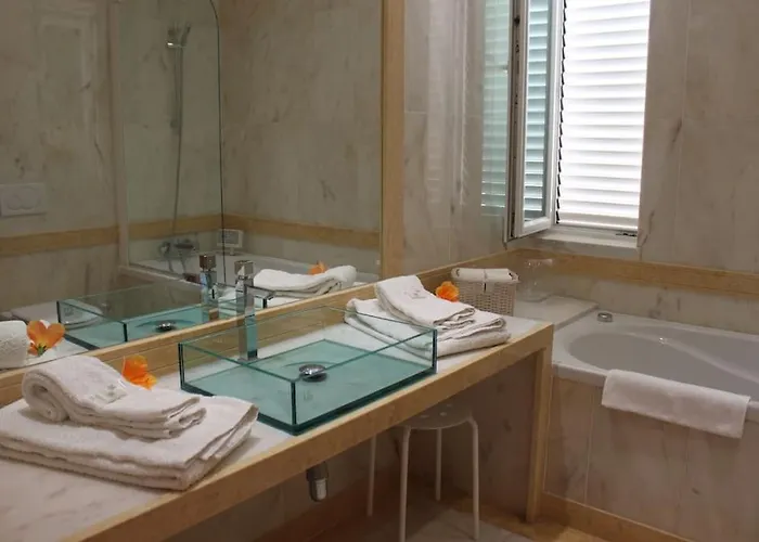 Breathtaking With Infinity Pool Over The Sea * Luz