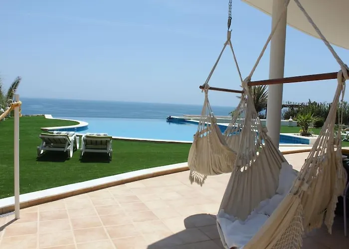 Breathtaking With Infinity Pool Over The Sea Βίλα Luz
