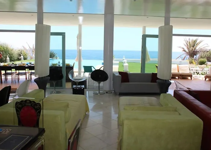 Breathtaking With Infinity Pool Over The Sea Luz