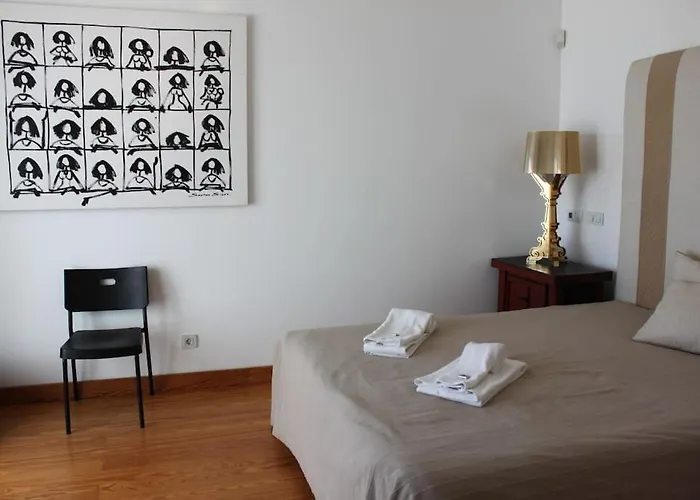 Breathtaking With Infinity Pool Over The Sea Luz