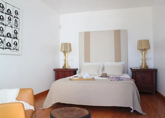 Breathtaking With Infinity Pool Over The Sea Luz