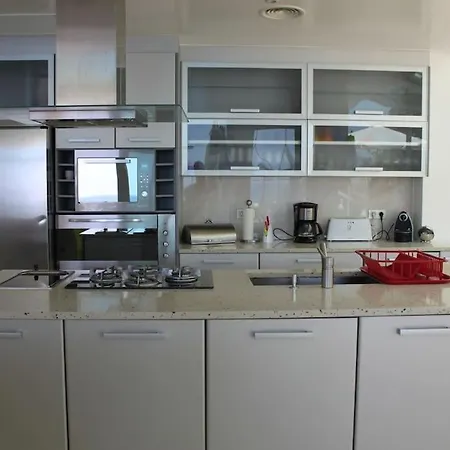 Breathtaking With Infinity Pool Over The Sea Luz