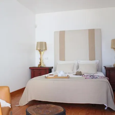 Breathtaking With Infinity Pool Over The Sea Luz