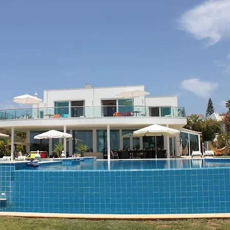 Breathtaking With Infinity Pool Over The Sea Villa